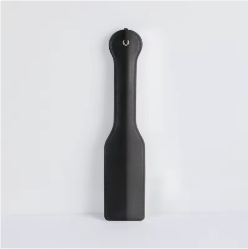 Paddle BDSM cuir noir Discipline avec empreintes de cœurs rouges