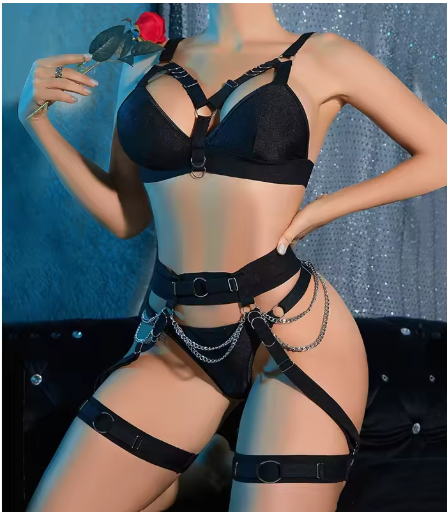 Harnais lingerie noir avec chaînes